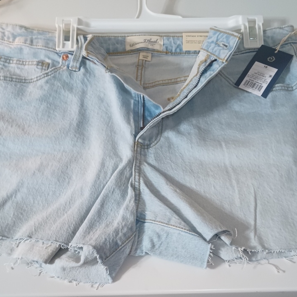 Universal Thread Light Wash Denim Jean Shorts